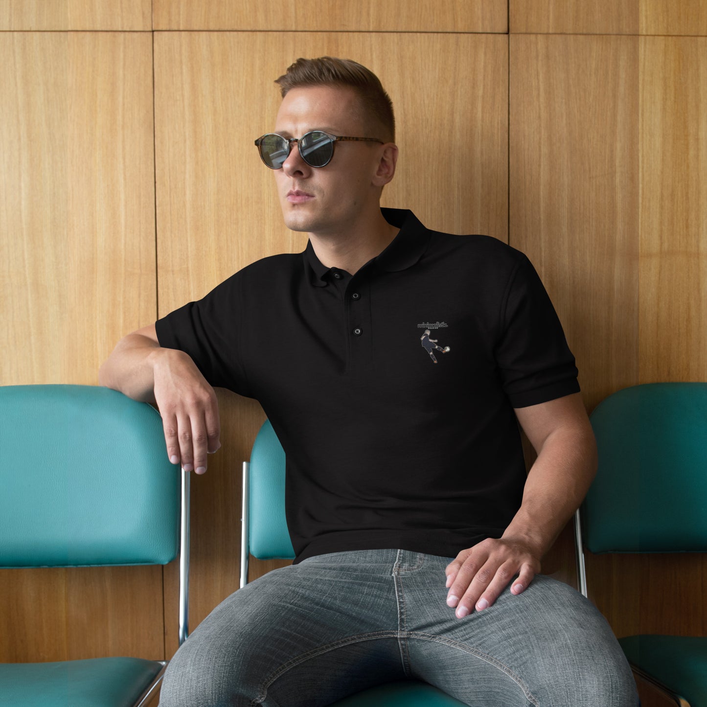 Minimalistic Wearing Polo Iniesta